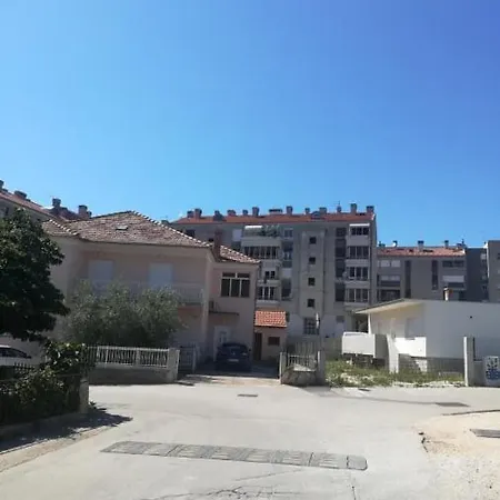Lika דירה