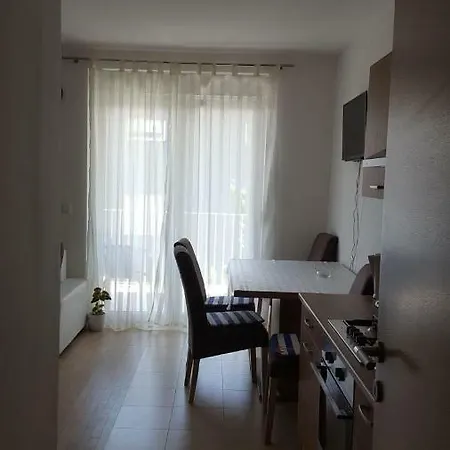 דירה Lika *